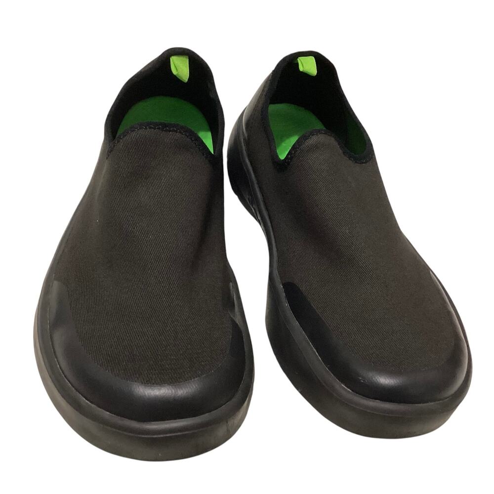 OOFOS OOmg eeZee Low Canvas Slip-On Recovery Shoes Black‎ Neon Green Accent 7.5